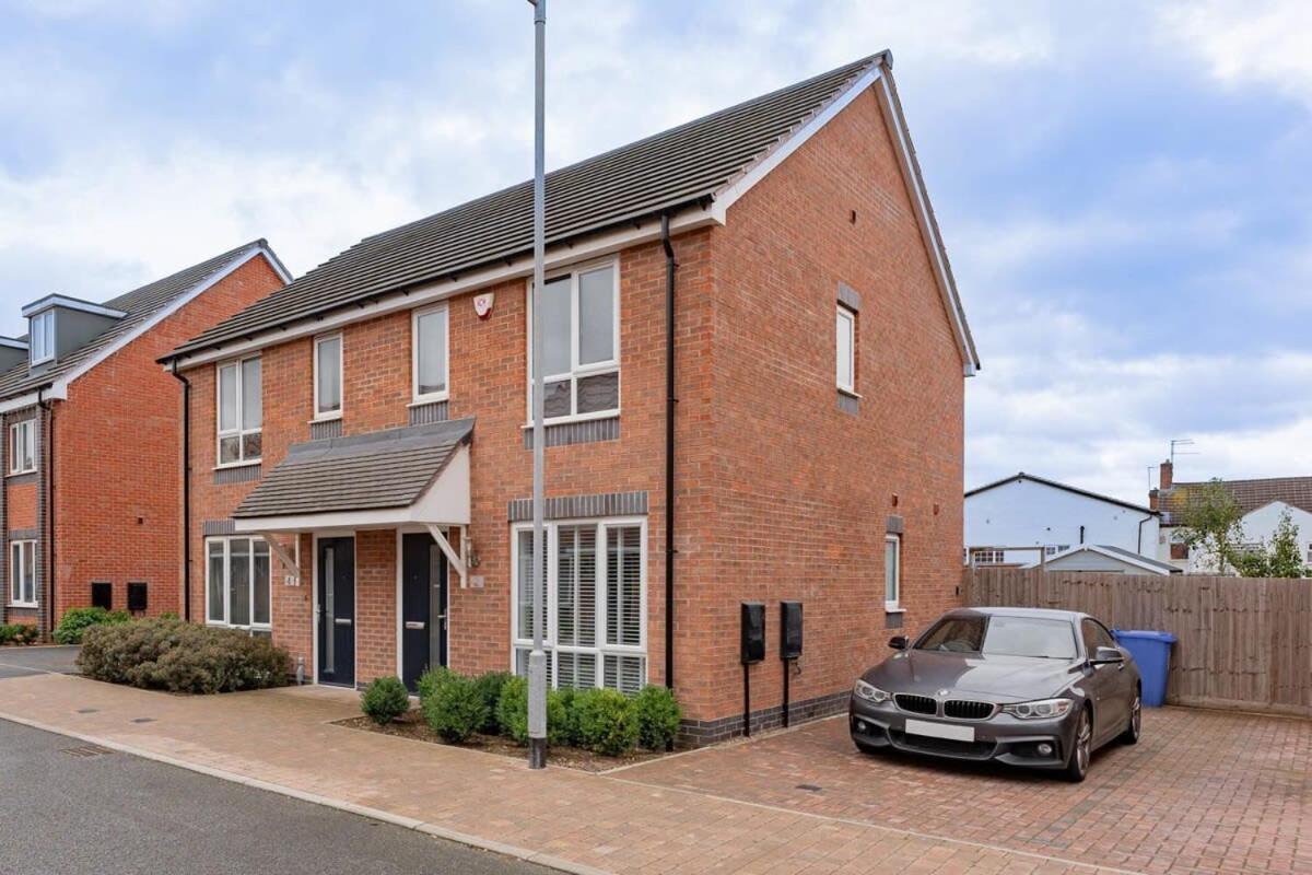 Modern 1 Bedroom House In Burton-on-trent Apartment