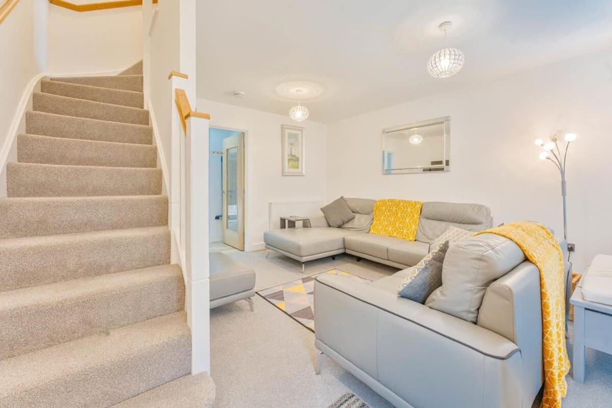 Modern 1 Bedroom House In Burton-on-trent Apartment